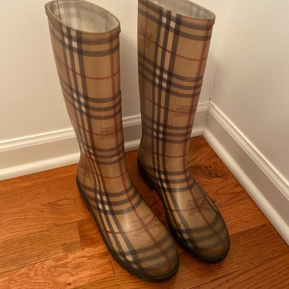 Burberry rain boots size 40